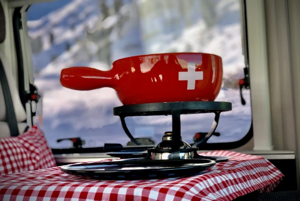 PAROZ AG-Kastenwagen-Campingbus-Frauenfeld- Fondue- Winter- Berge