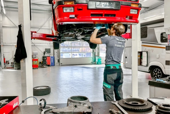 PAROZ AG-Caravan-Wohnmobil-Kastenwagen-Auto-Werkstatt-Frauenfeld