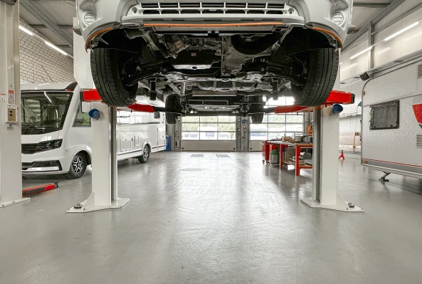 PAROZ AG-Wohnwagen-Wohnmobil-Kastenwagen-Auto-Werkstatt-Frauenfeld