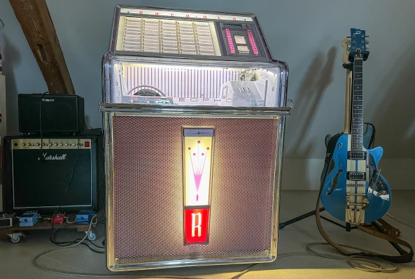 PAROZ AG-Musikbox- Jukebox- e-Gitarre